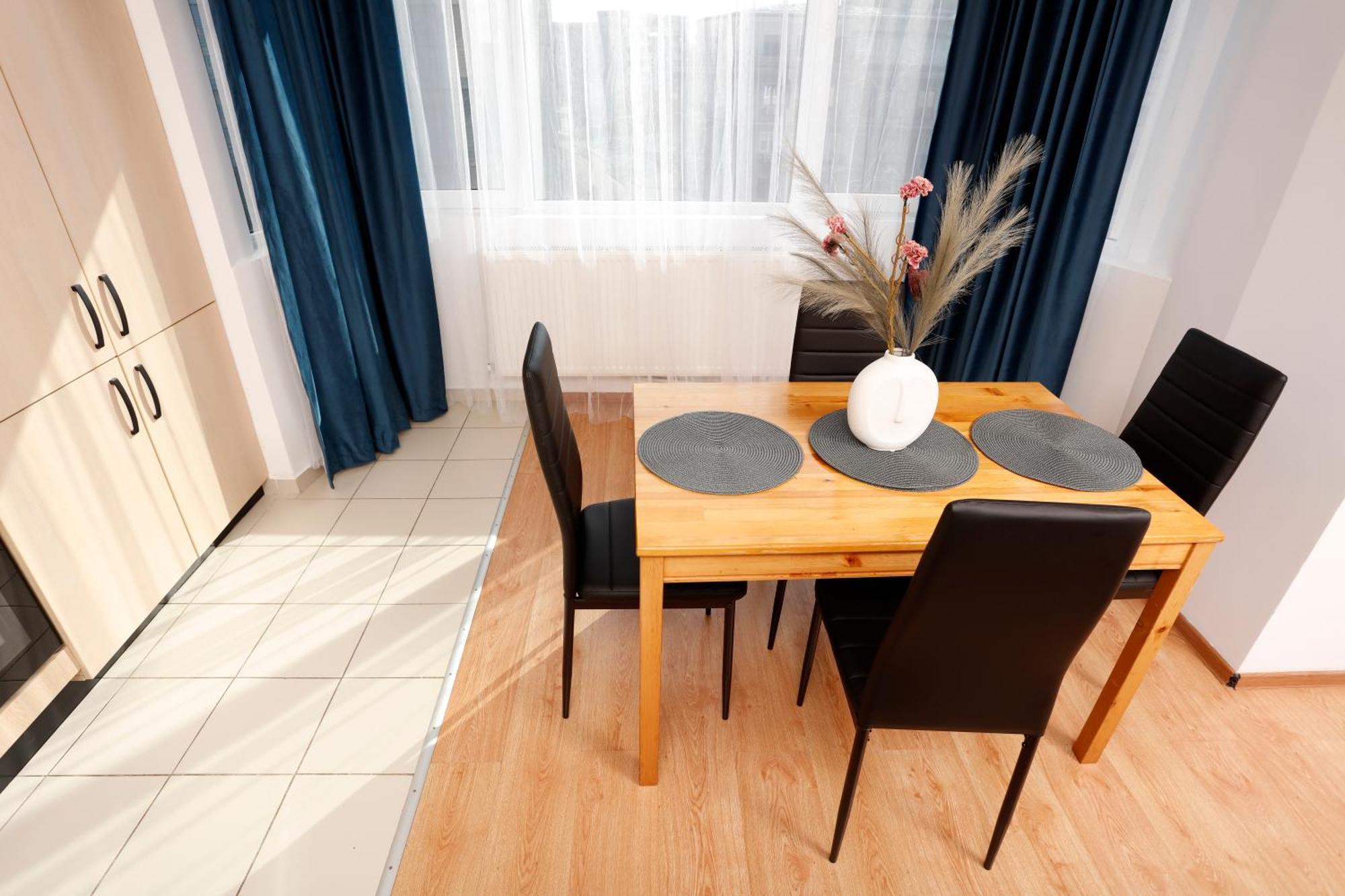 Enchanting Retreat - Historic Old Town - Pet-Friendly Haven - Steps From Unirii Boekarest Buitenkant foto