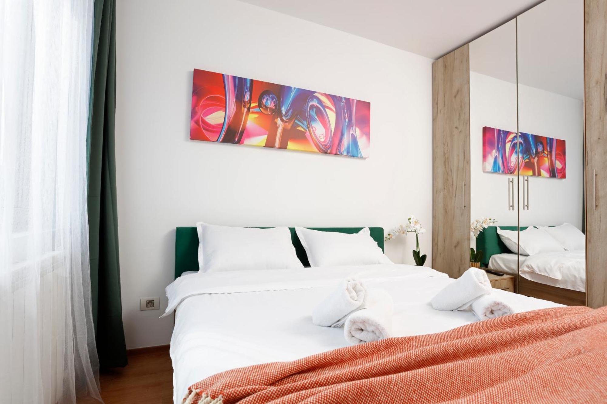 Enchanting Retreat - Historic Old Town - Pet-Friendly Haven - Steps From Unirii Boekarest Buitenkant foto