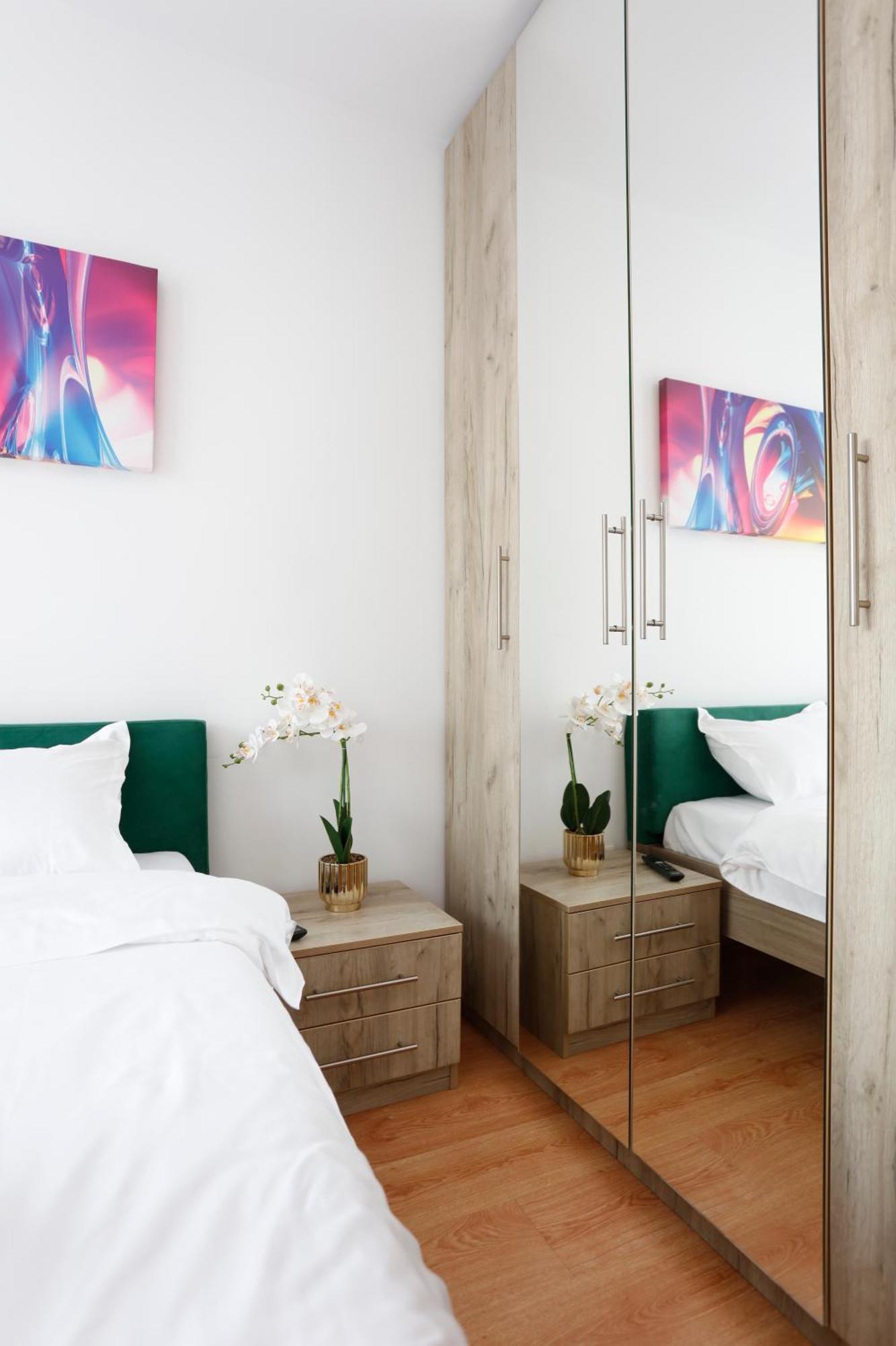 Enchanting Retreat - Historic Old Town - Pet-Friendly Haven - Steps From Unirii Boekarest Buitenkant foto